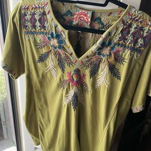 Beautifully embroidered Johnny Was XS Shirt